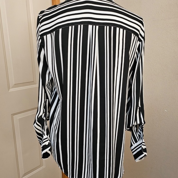 Jones New York Chic Black & White Striped Button-Up Blouse - Medium - Picture 2 of 5
